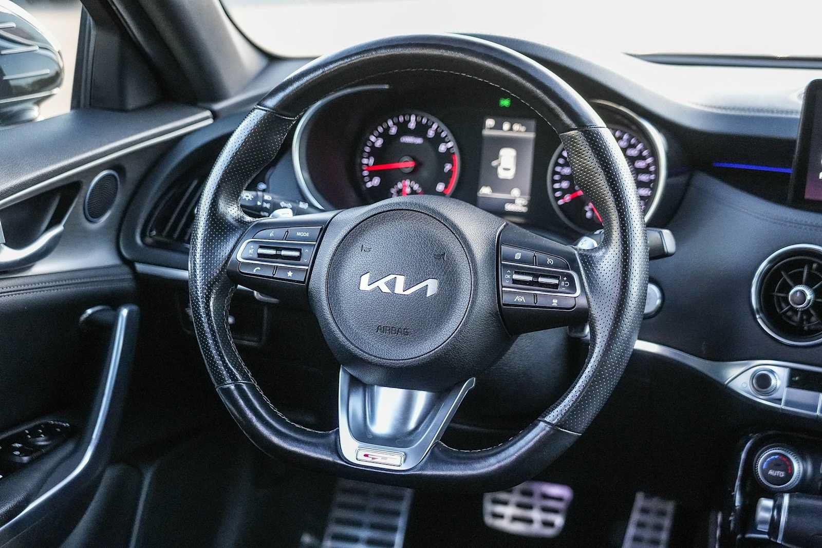Used 2022 Kia Stinger GT1 AWD/4WD image 15