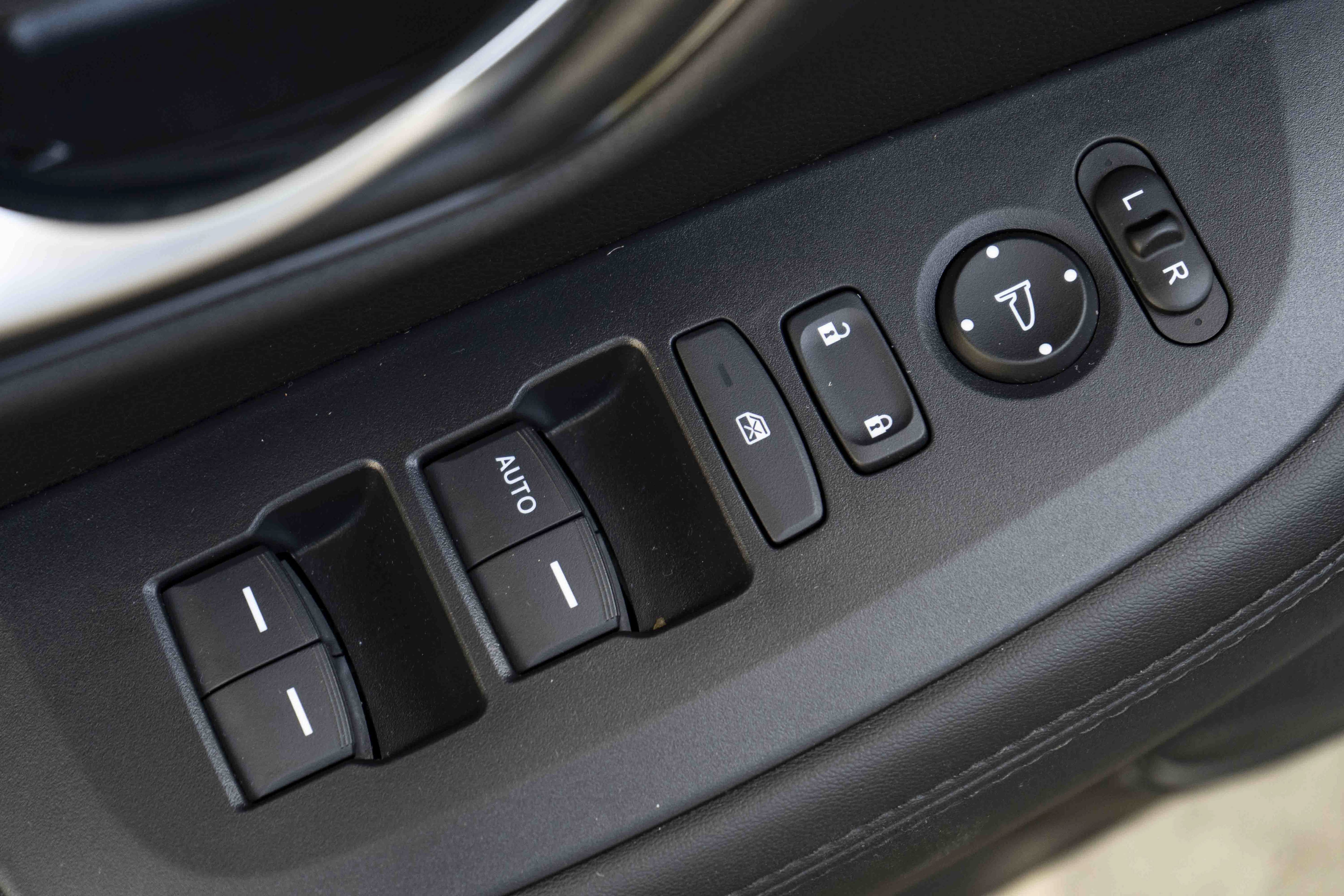Certified 2027 Honda HR-V LX image 37