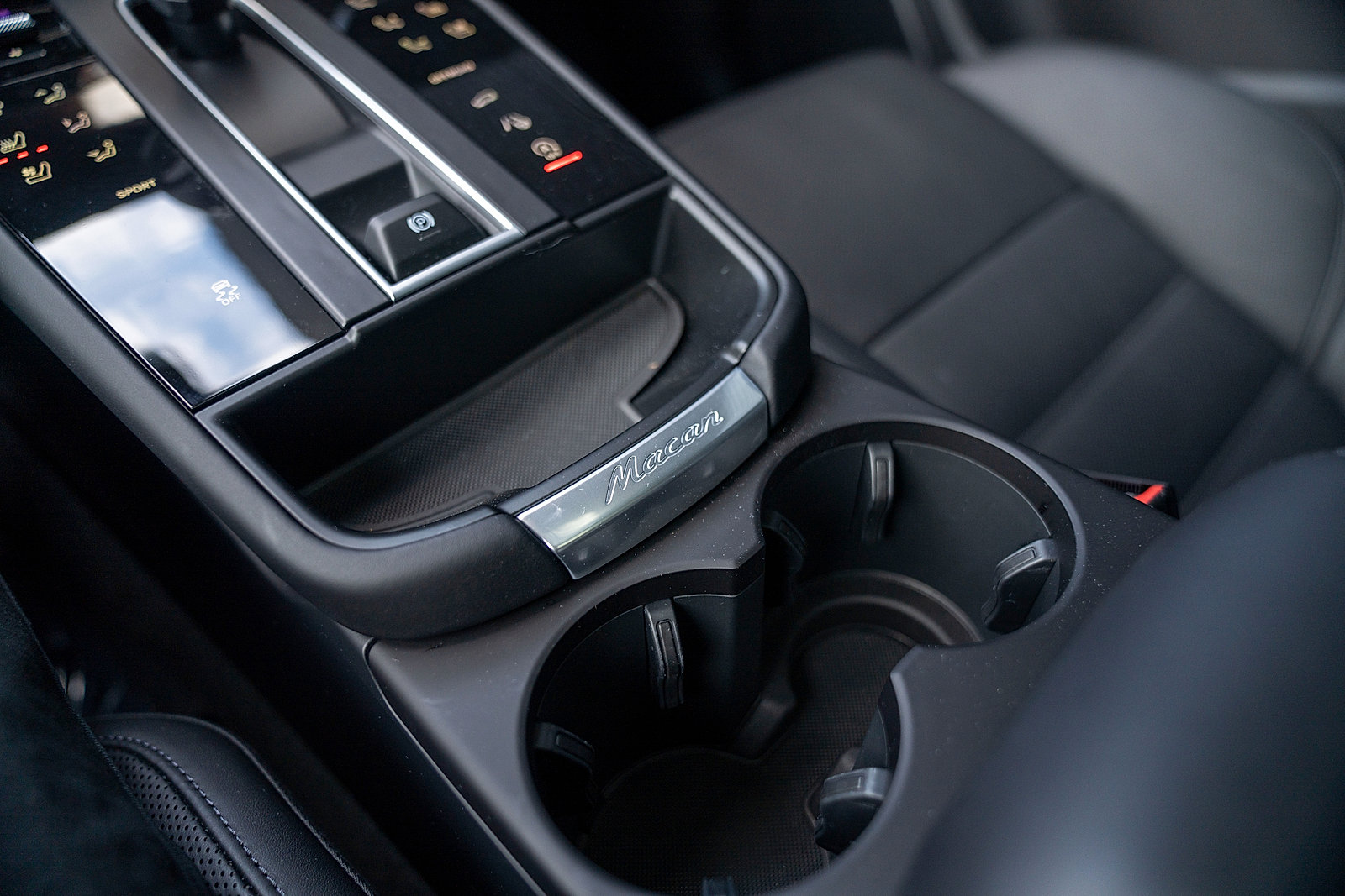 Certified 2025 Porsche Macan AWD/4WD image 15