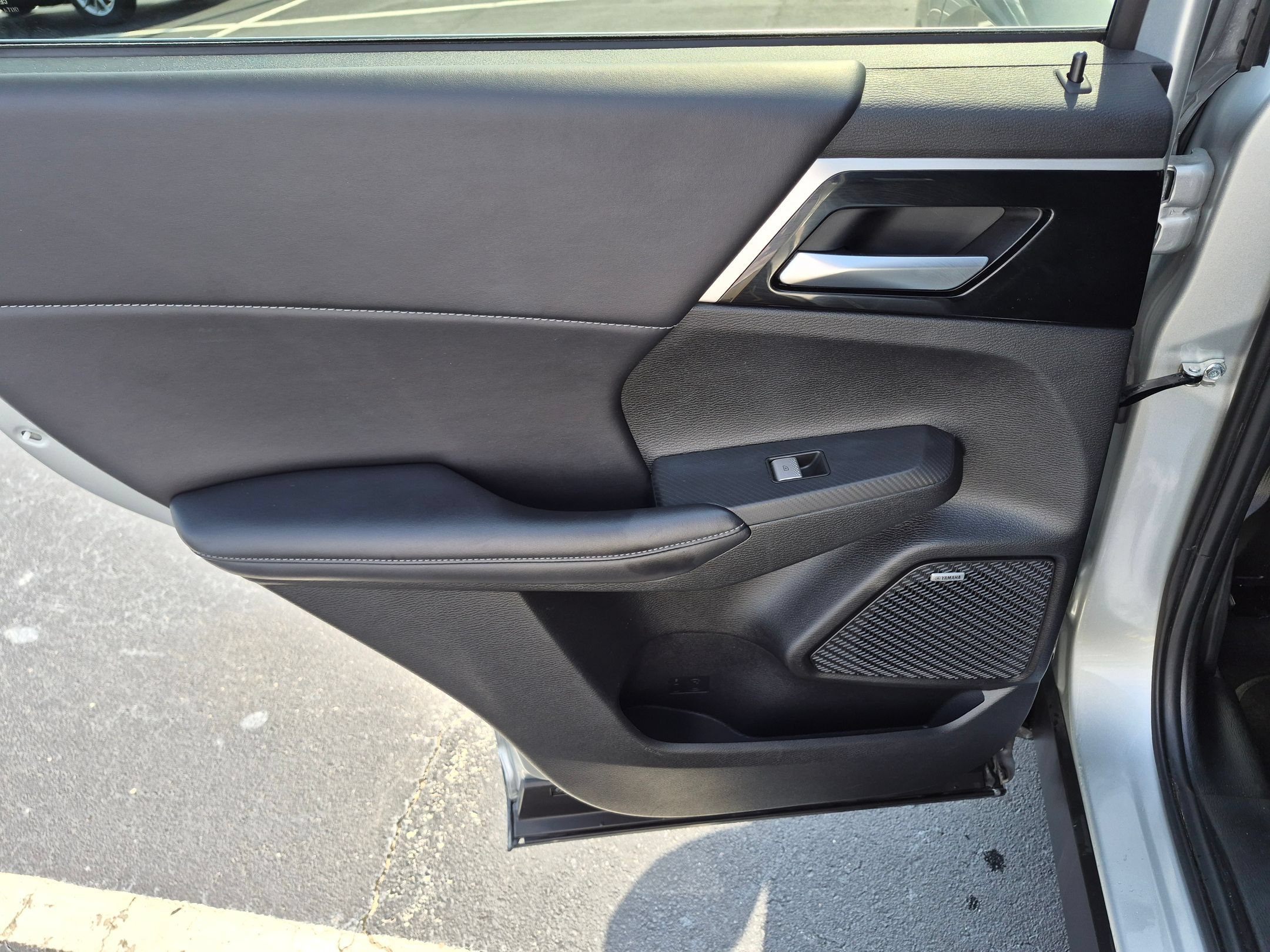 Used 2025 Mitsubishi Outlander AWD image 28
