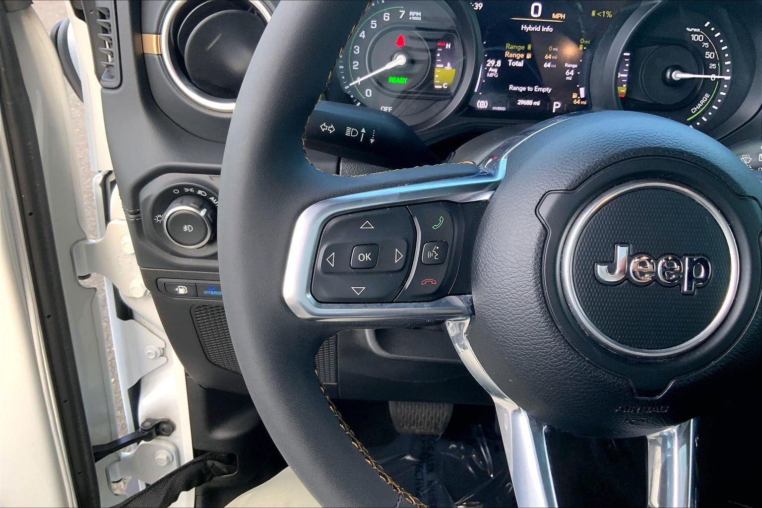 Certified 2024 Jeep Wrangler Unlimited Sahara w/ Technology Group AWD/4WD image 23