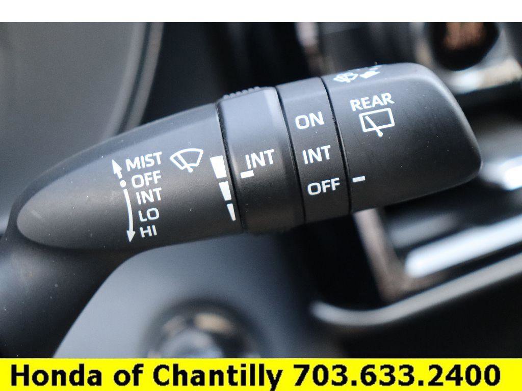 Used 2023 Toyota Highlander LE image 11