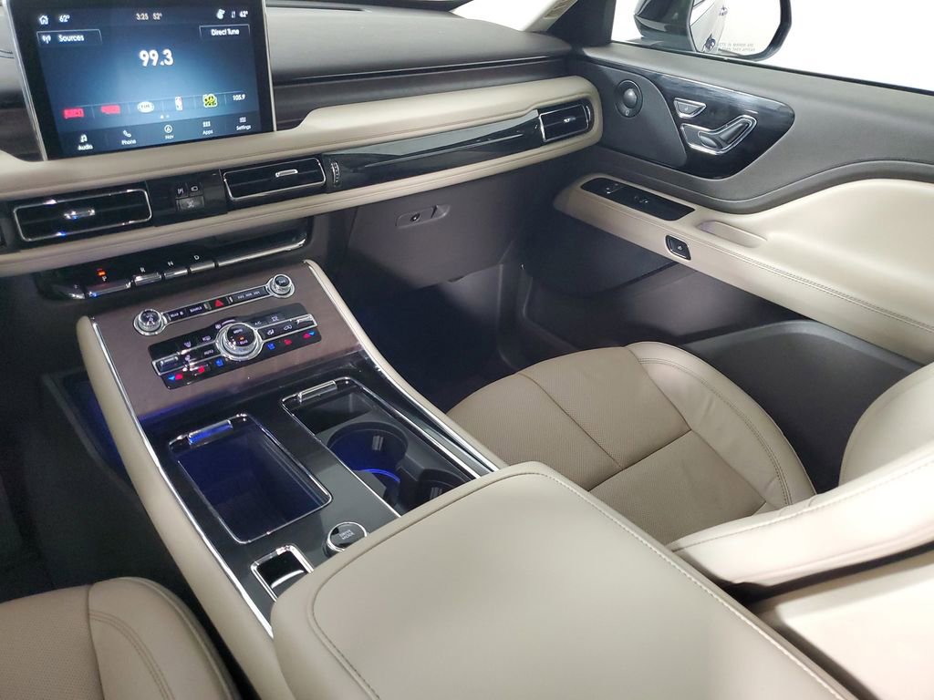 Used 2023 Lincoln Aviator Reserve w/ Equipment Group 201A image 16