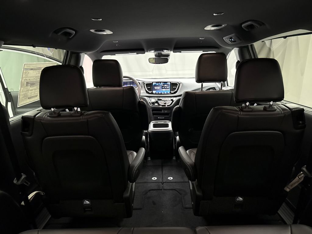 New 2026 Chrysler Pacifica Select image 17