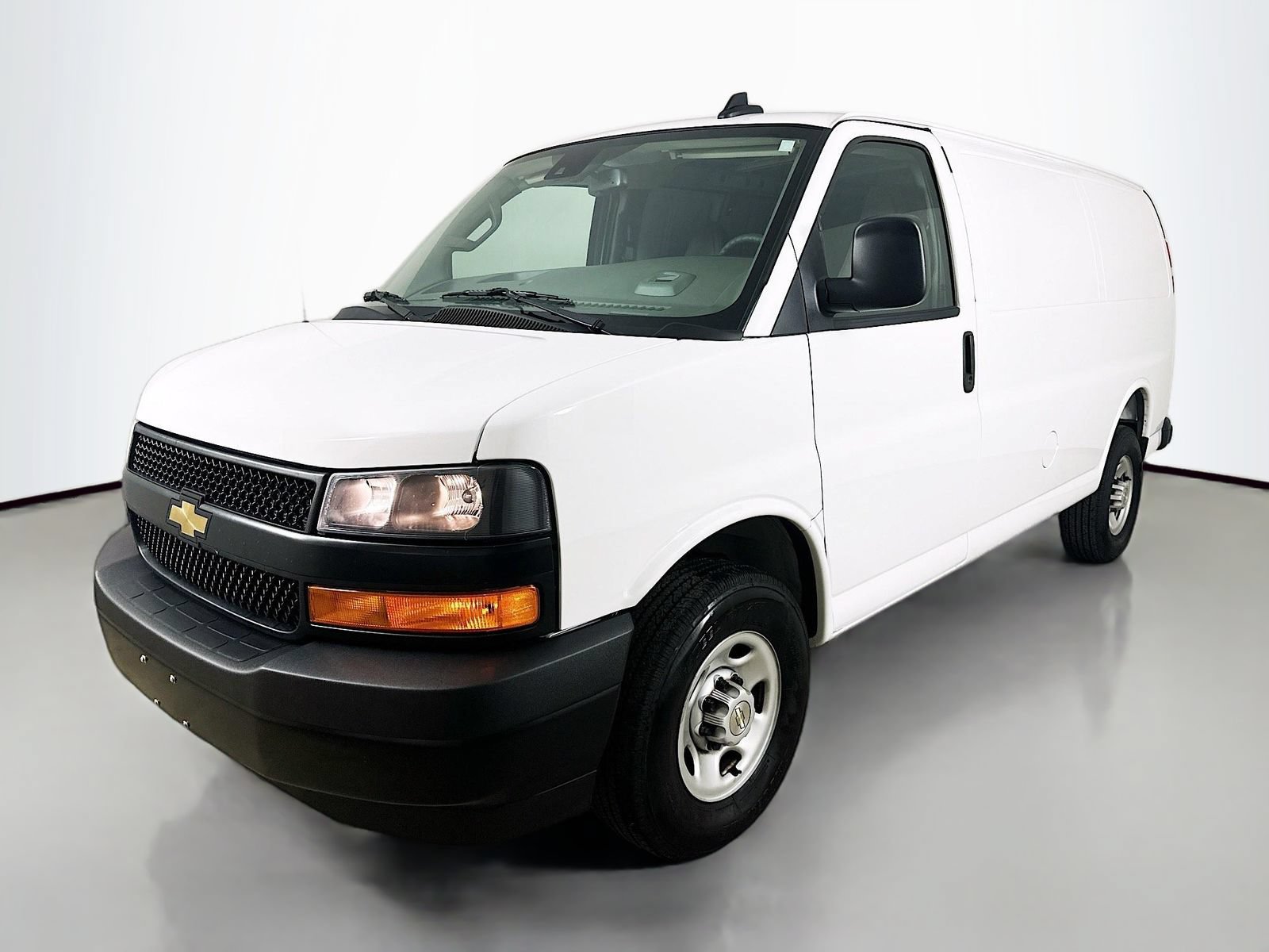 Used 2025 Chevrolet Express 2500 w/ Enhanced Convenience Package RWD video 1
