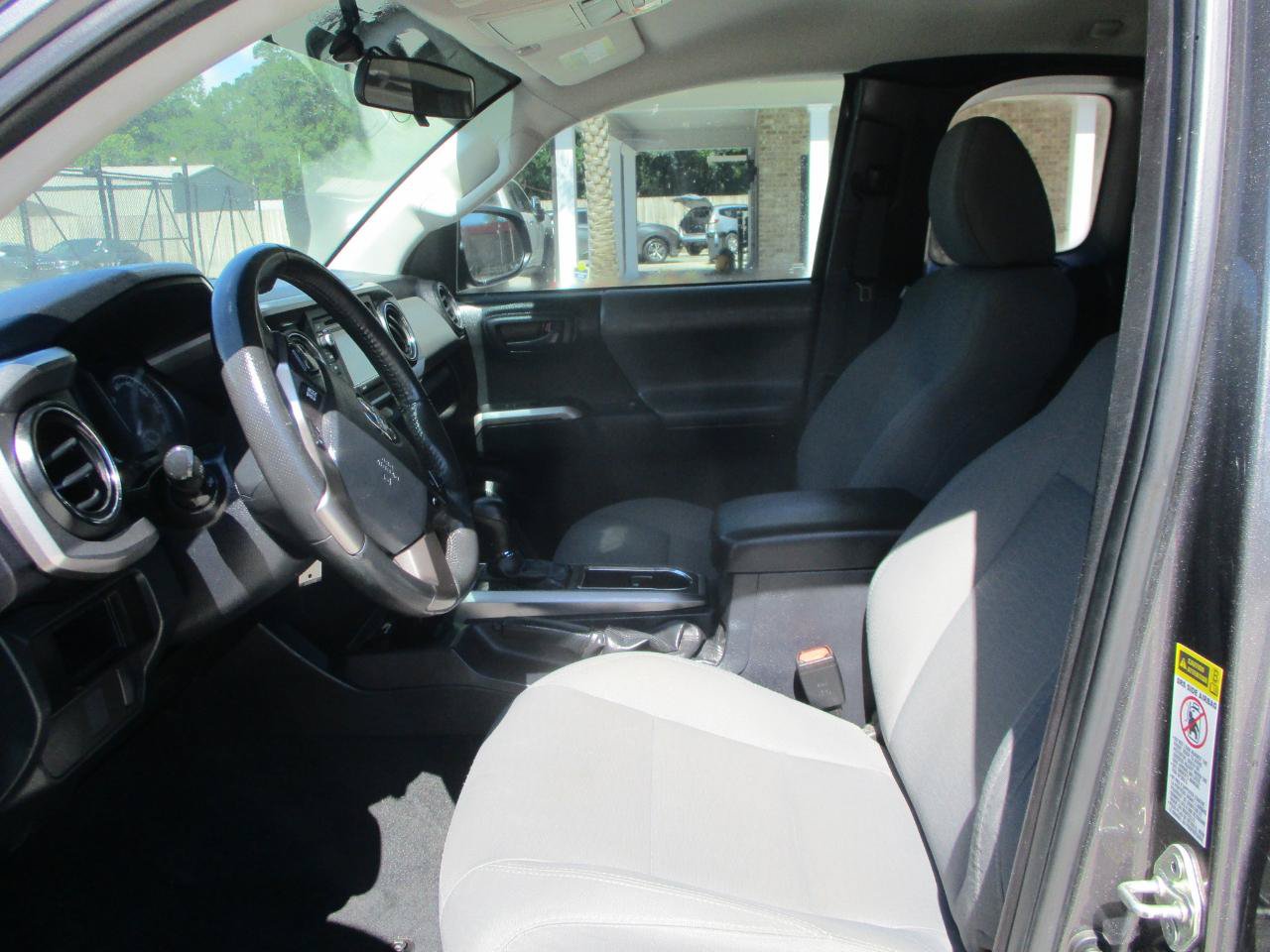 Used 2017 Toyota Tacoma SR5 AWD/4WD image 14