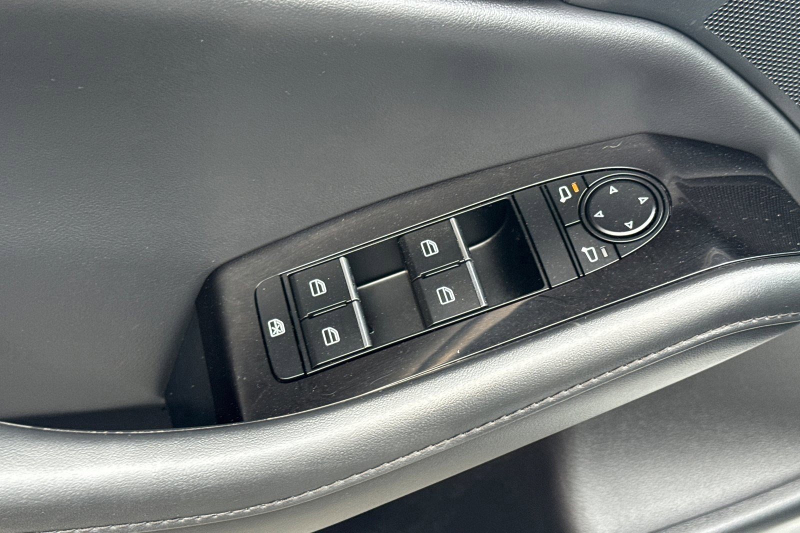 Used 2024 MAZDA MAZDA3 s image 13