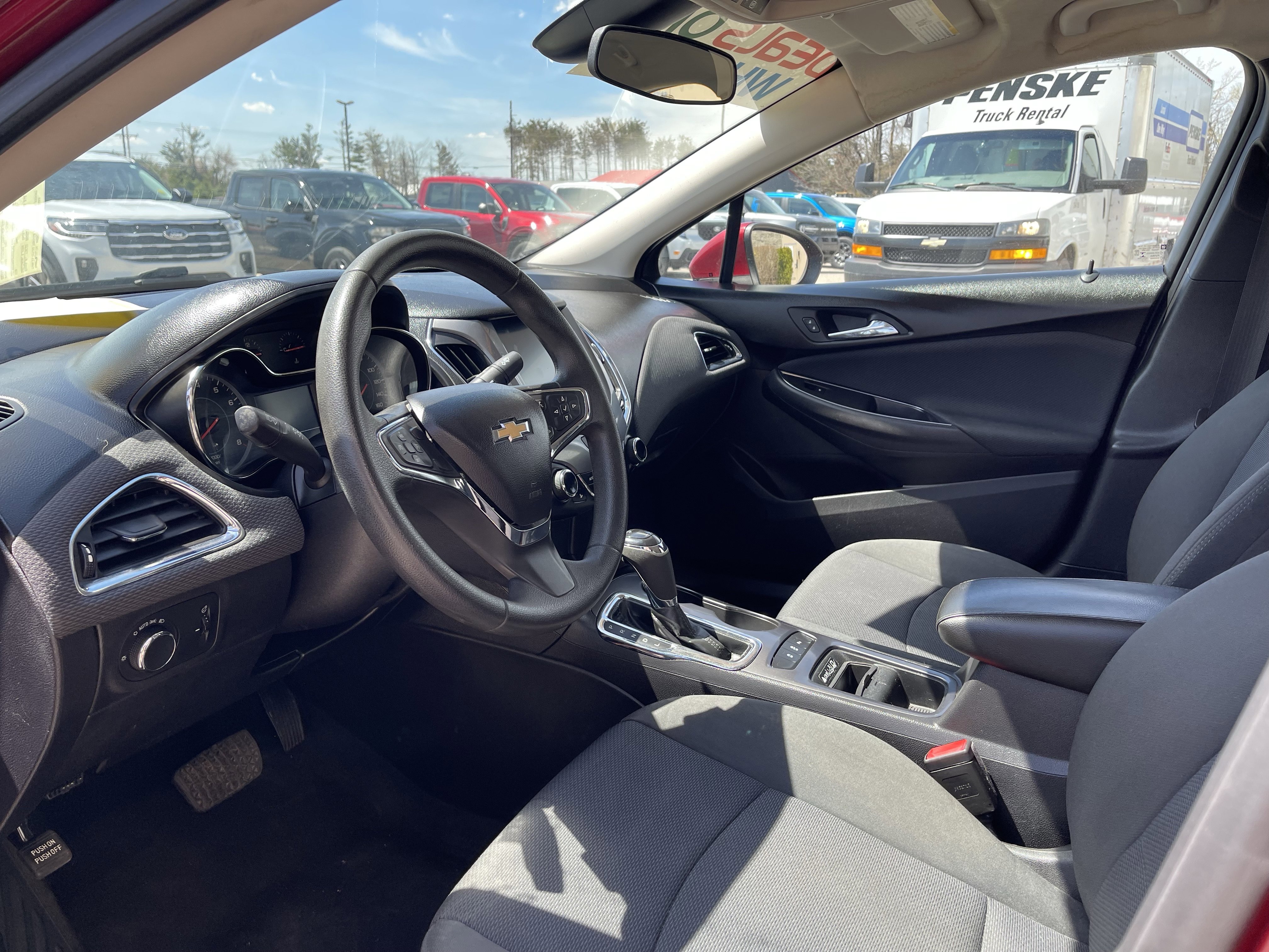Used 2018 Chevrolet Cruze LT w/ LT Convenience Package FWD image 11