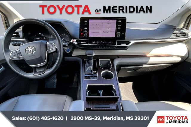 Used 2022 Toyota Sienna XLE image 13