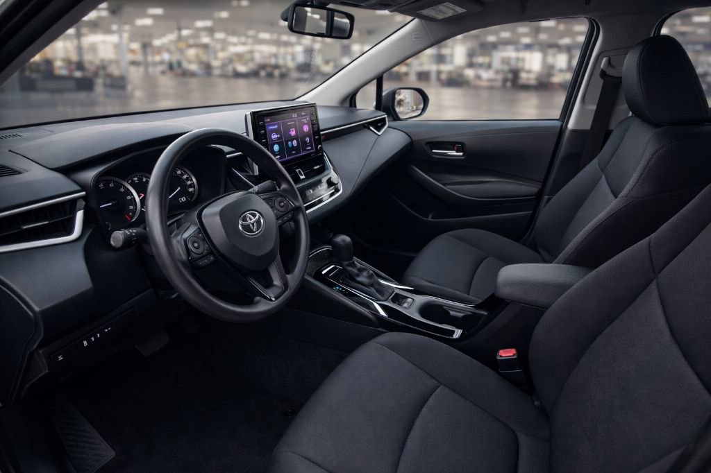 Used 2021 Toyota Corolla LE image 4