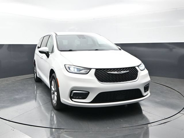 Used 2023 Chrysler Pacifica Touring-L AWD/4WD image 5