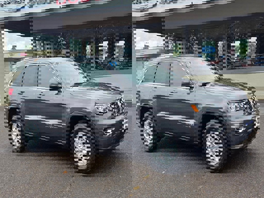 Used 2017 Jeep Grand Cherokee Laredo w/ Quick Order Package 23E image 2