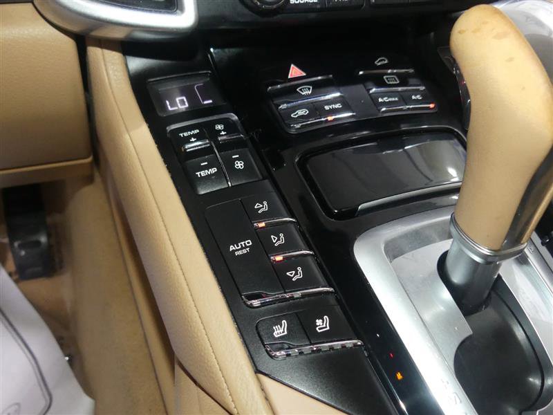 Used 2017 Porsche Cayenne Platinum Edition AWD/4WD image 39