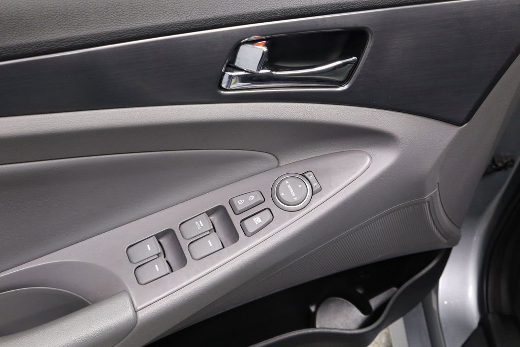 Used 2014 Hyundai Sonata Hybrid image 25