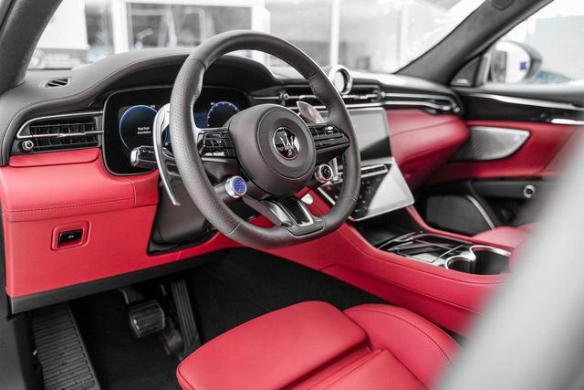 Used 2025 Maserati Grecale Modena image 16