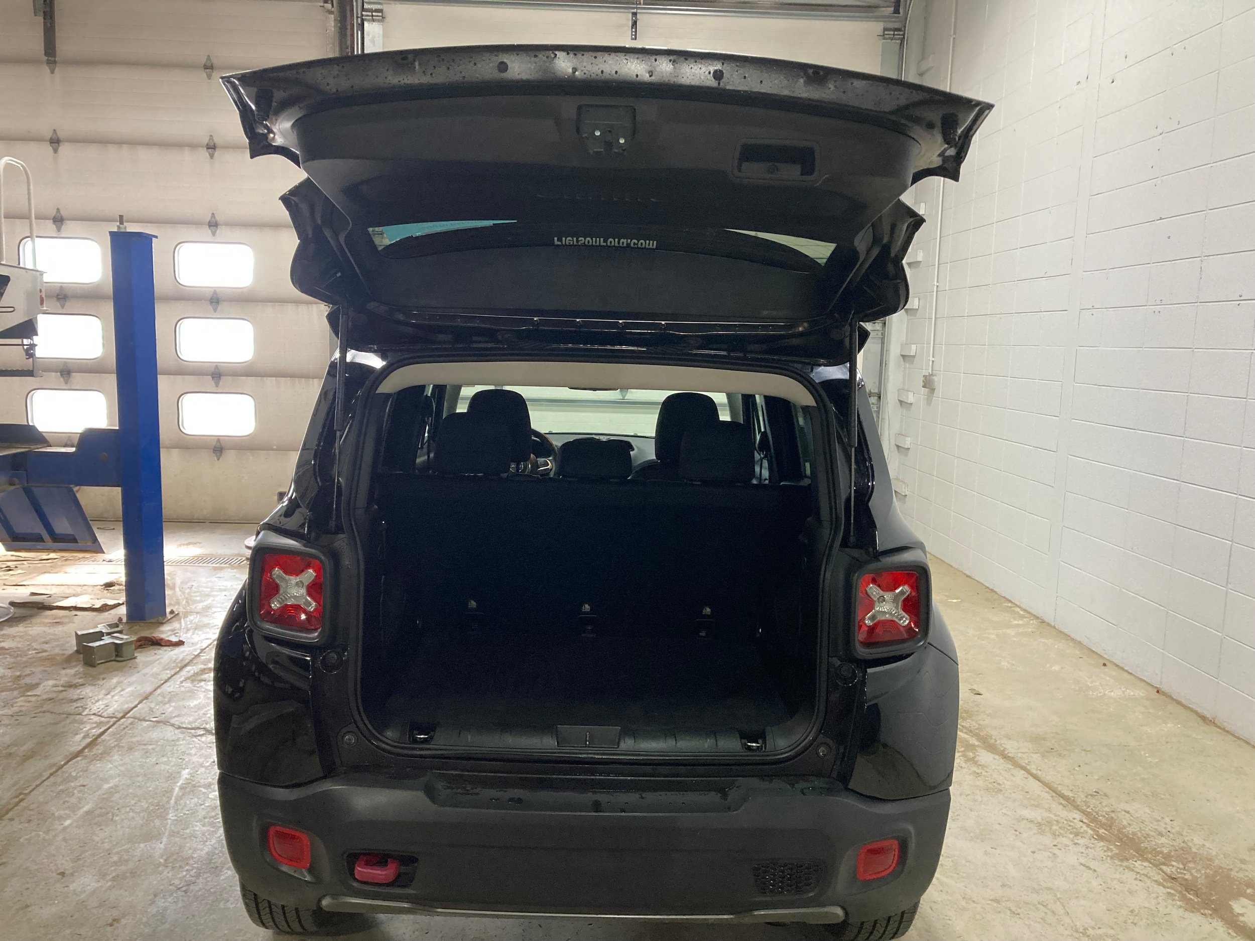 Used 2019 Jeep Renegade Trailhawk w/ Cold Weather Group II AWD/4WD image 13