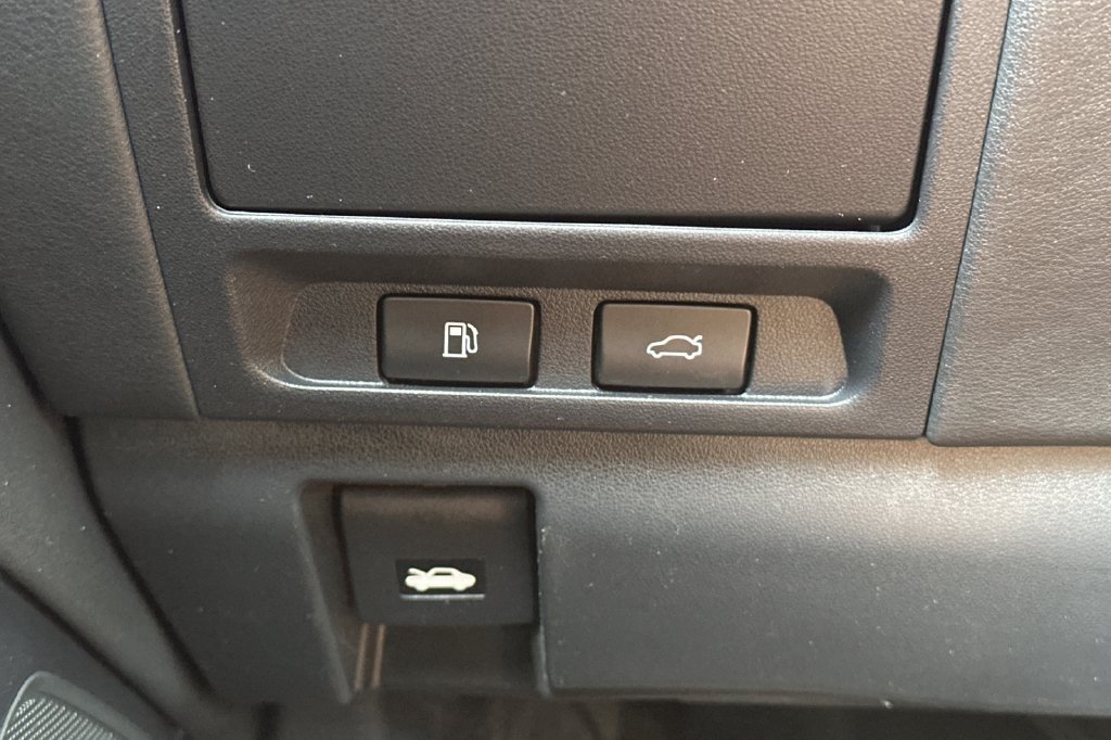 Used 2023 Lexus LS 500 w/ Accessory Package (Z1) RWD image 30