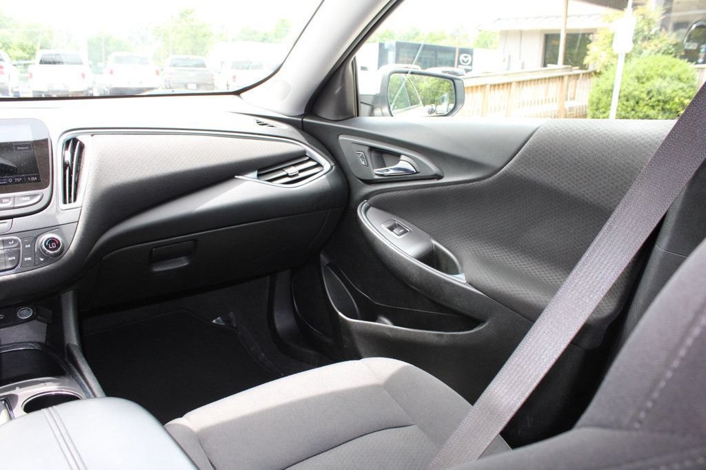 Used 2021 Chevrolet Malibu LT FWD image 17