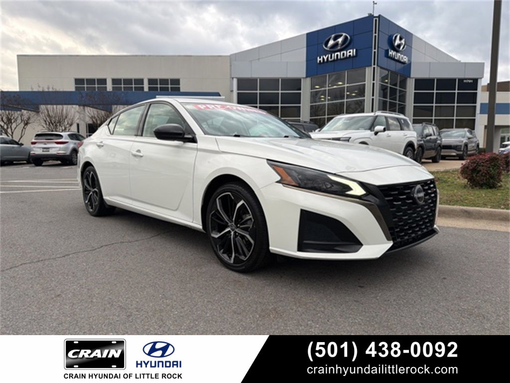 Used 2024 Nissan Altima 2.5 SR image 1