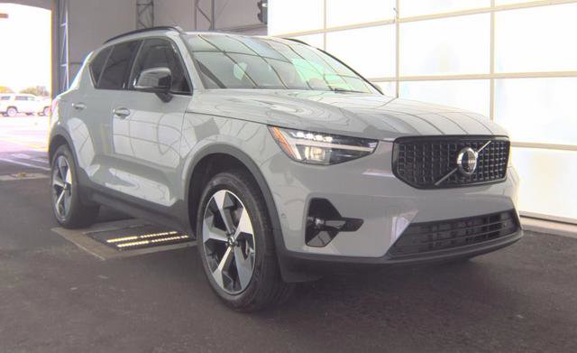 Used 2026 Volvo XC40 B5 Plus AWD/4WD image 5