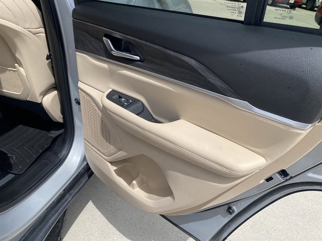 Used 2024 Jeep Grand Cherokee Limited AWD/4WD image 9