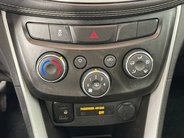 Used 2020 Chevrolet Trax LT w/ LT Convenience Package AWD/4WD image 14