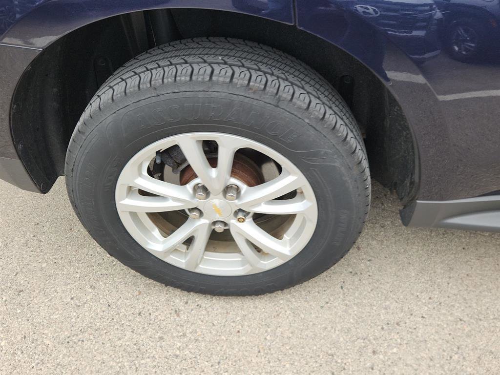 Used 2017 Chevrolet Equinox LT w/ Convenience Package image 3