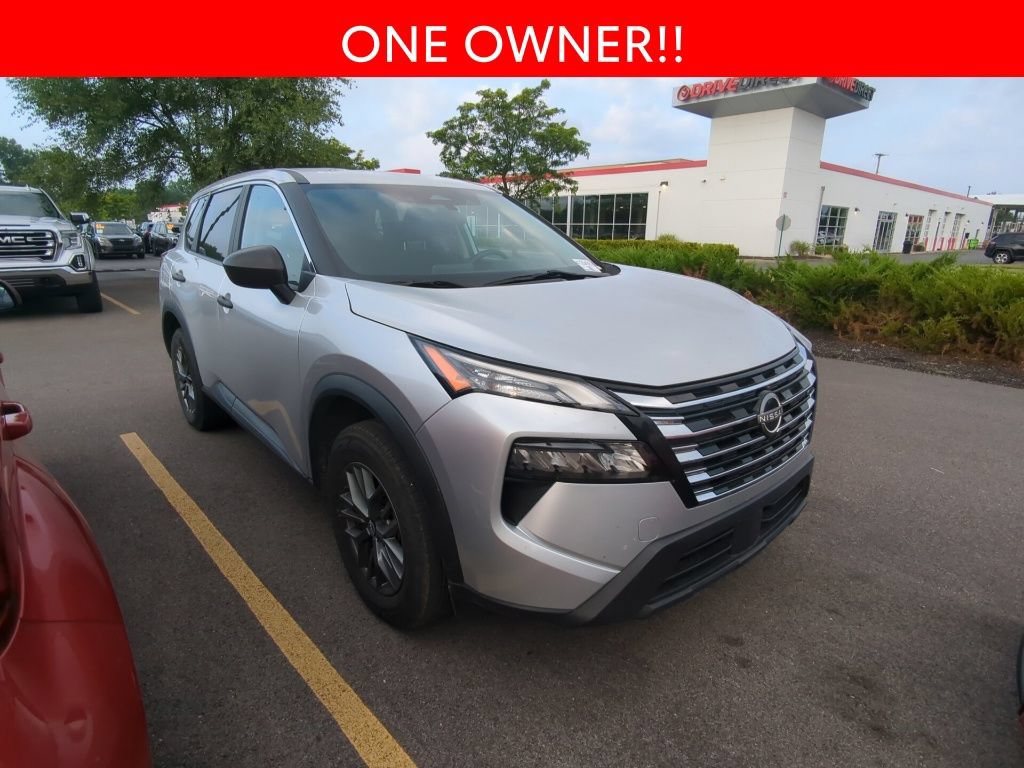 Used 2024 Nissan Rogue S FWD image 3
