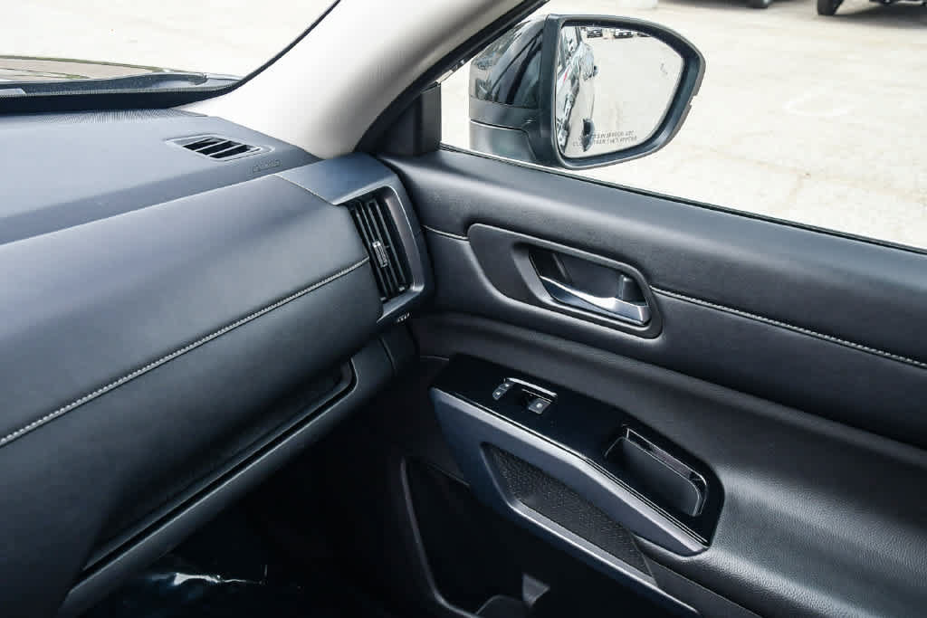 Used 2023 Nissan Pathfinder SL w/ Cargo Package FWD image 23
