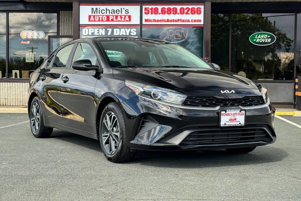 Used 2022 Kia Forte LXS w/ LXS Technology Package FWD image 1