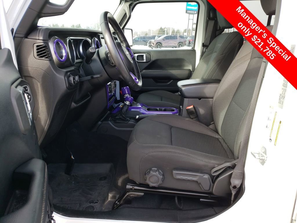 Used 2018 Jeep Wrangler Unlimited Sahara image 10