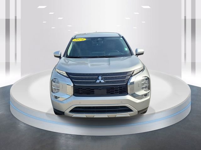 Used 2024 Mitsubishi Outlander SE AWD/4WD image 2