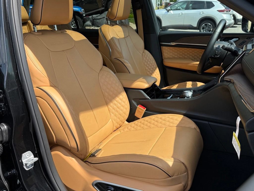 Certified 2025 Jeep Grand Cherokee L Summit AWD/4WD image 20