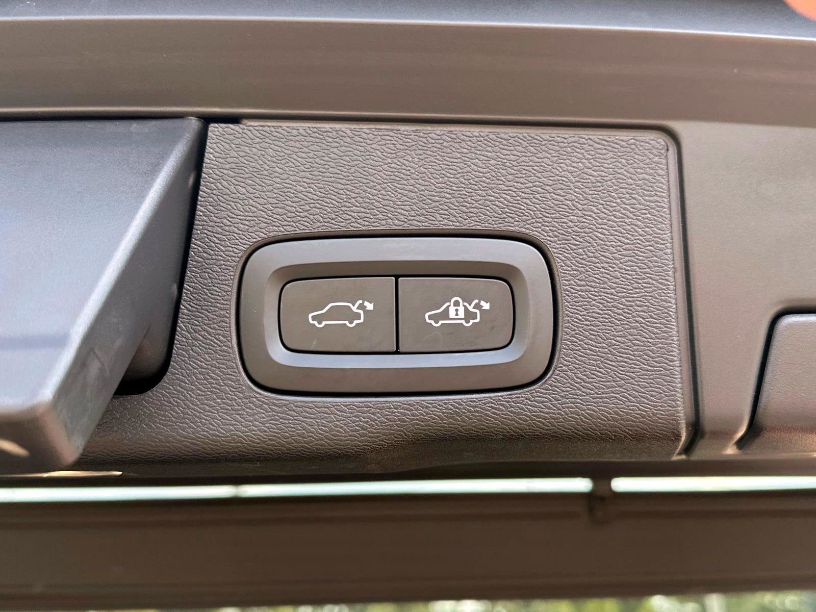 Certified 2023 Volvo XC60 B5 Plus w/ Protection Package Premier image 12