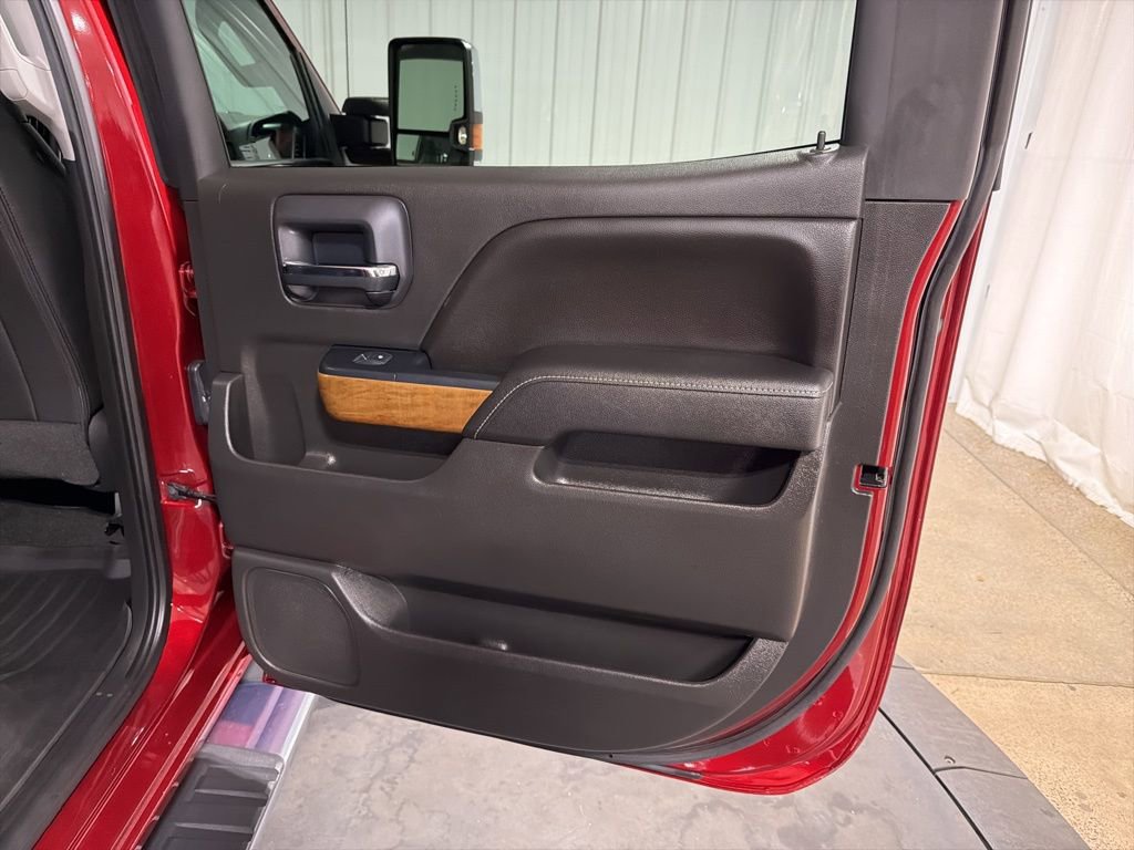 Used 2018 Chevrolet Silverado 1500 LTZ w/ LTZ Plus Package image 16