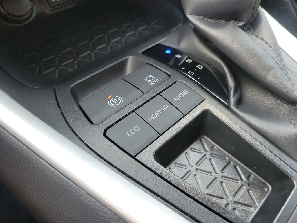 Used 2024 Toyota RAV4 LE image 22