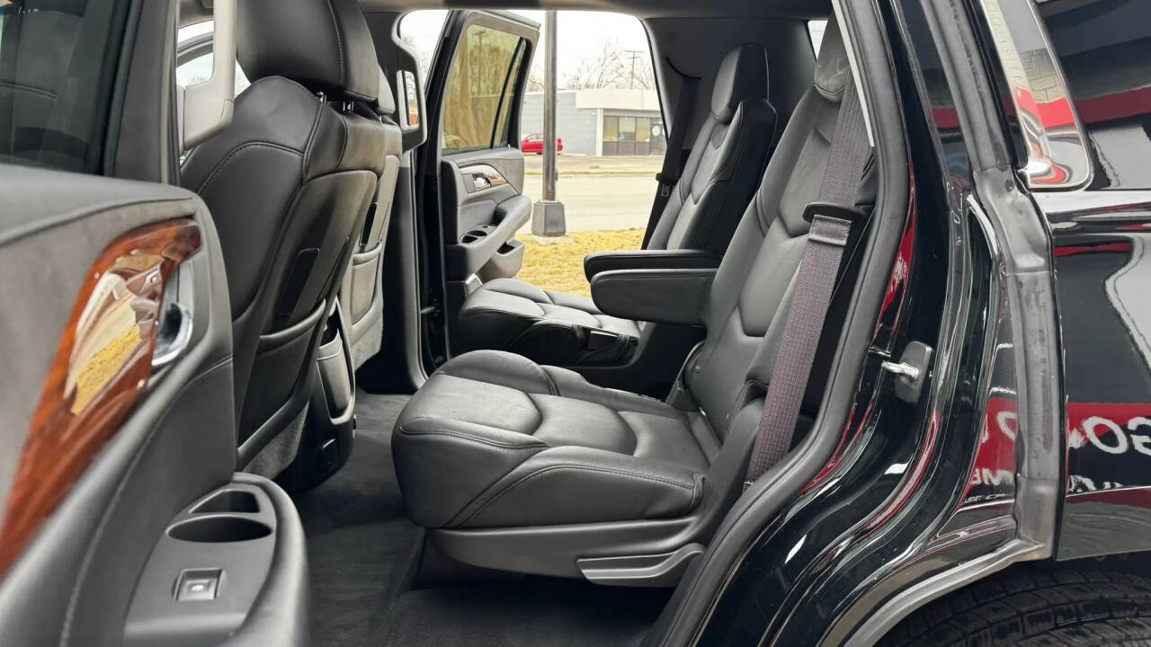 Used 2016 Cadillac Escalade Luxury image 13