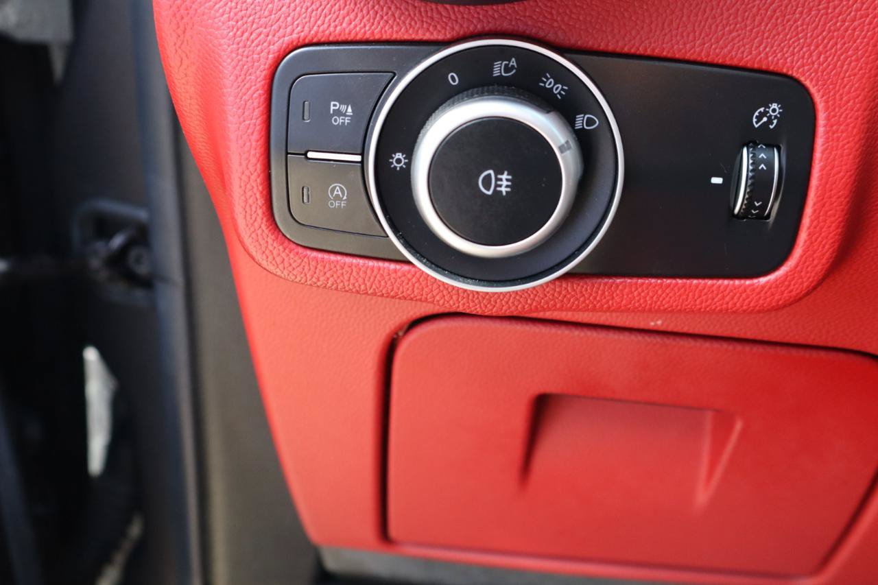 Used 2018 Alfa Romeo Stelvio AWD image 30
