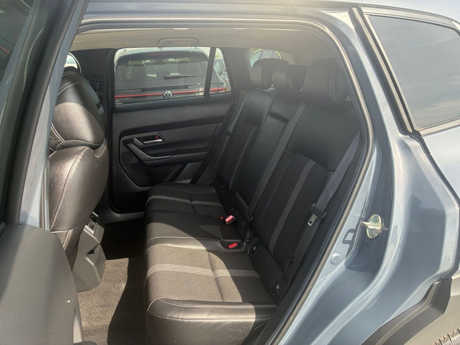 Used 2025 Nissan Versa SV image 24