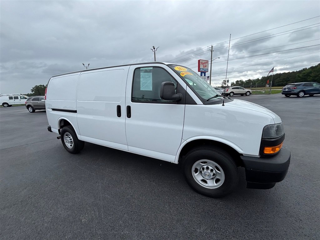Used 2022 Chevrolet Express 2500 w/ Driver Convenience Package RWD image 9