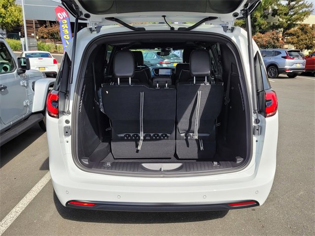New 2026 Chrysler Pacifica Limited w/ S Appearance Package image 16