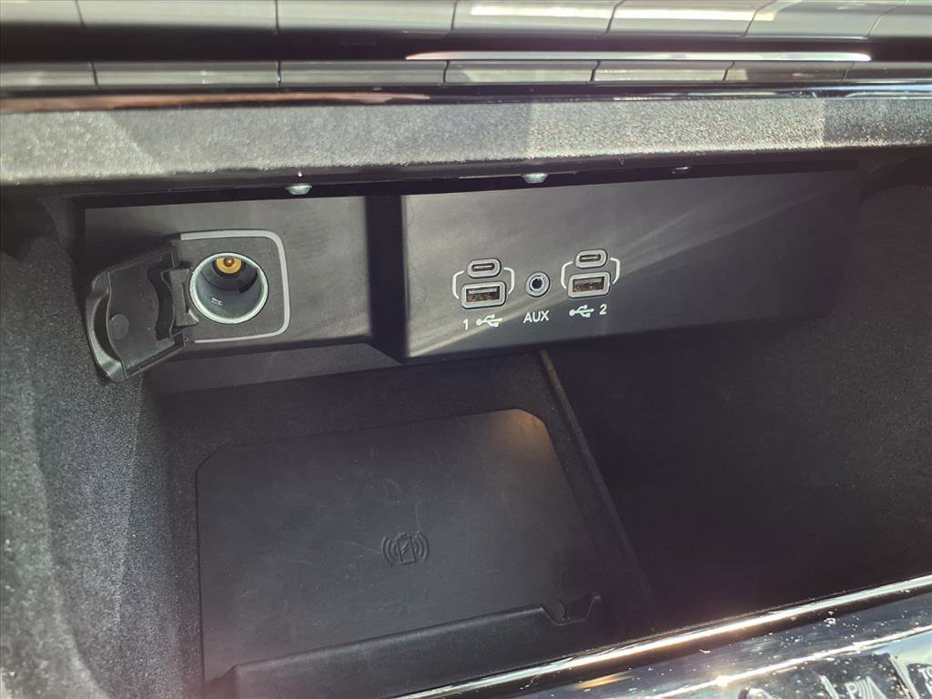 Used 2024 Jeep Wagoneer L Series III w/ Flexible Seating Group image 7