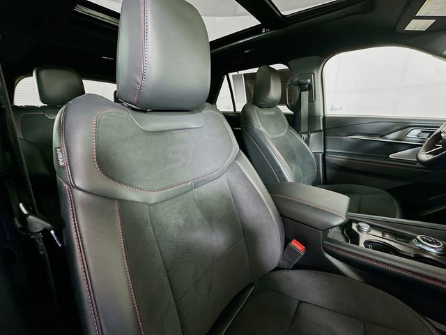 Used 2025 Ford Explorer ST image 30