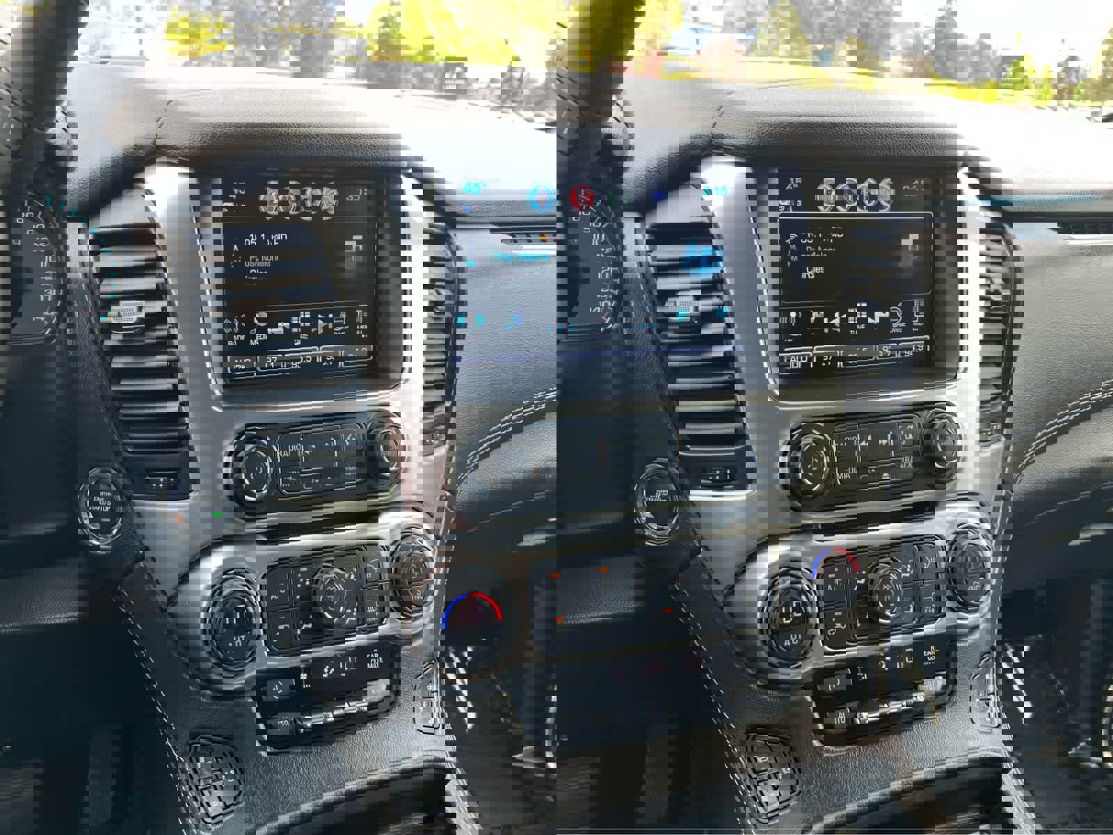 Used 2020 Chevrolet Suburban Premier image 37