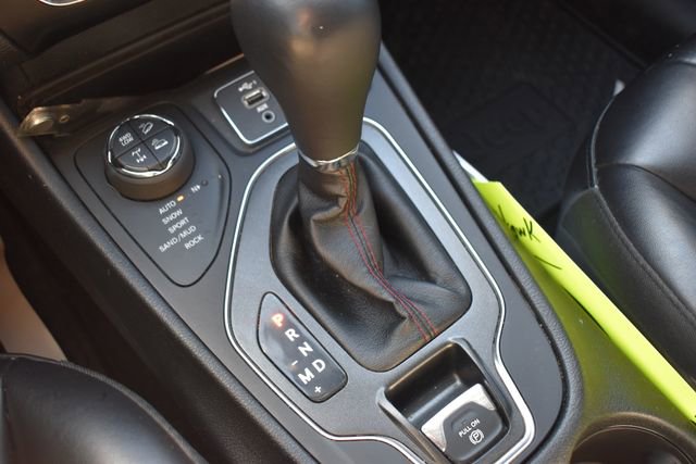 Used 2019 Jeep Cherokee Trailhawk w/ Cold Weather Group image 25