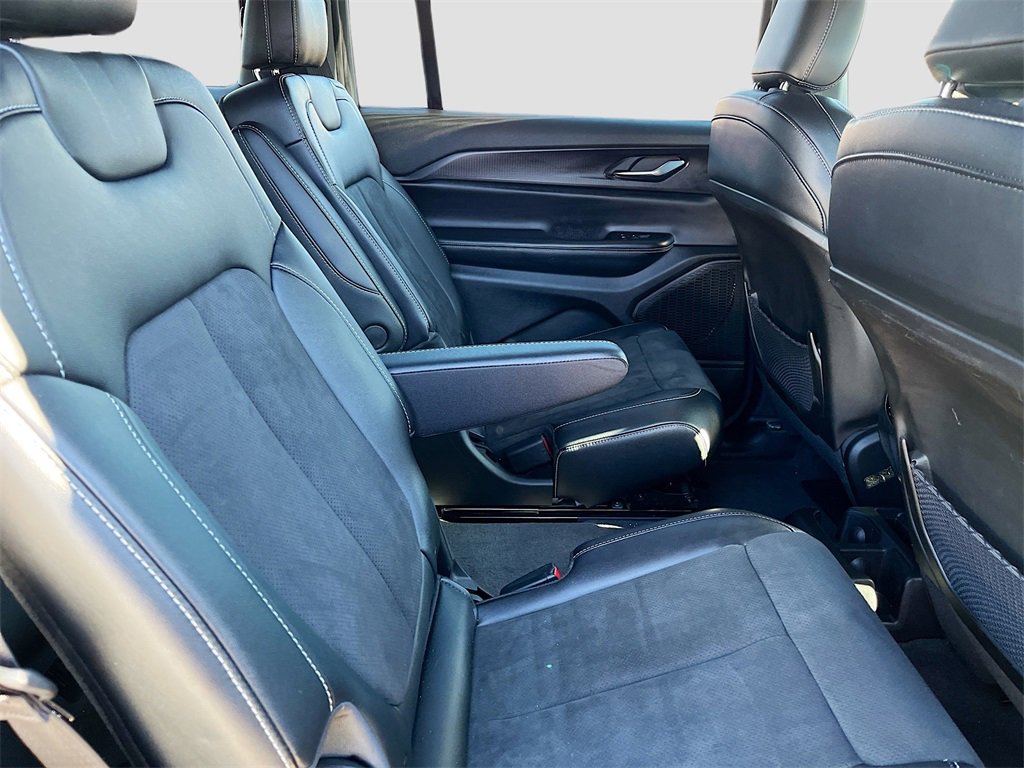 Used 2024 Jeep Grand Cherokee L Altitude image 28