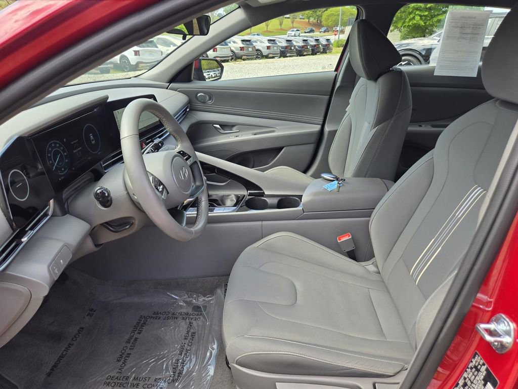 Used 2025 Hyundai Elantra SEL FWD image 18