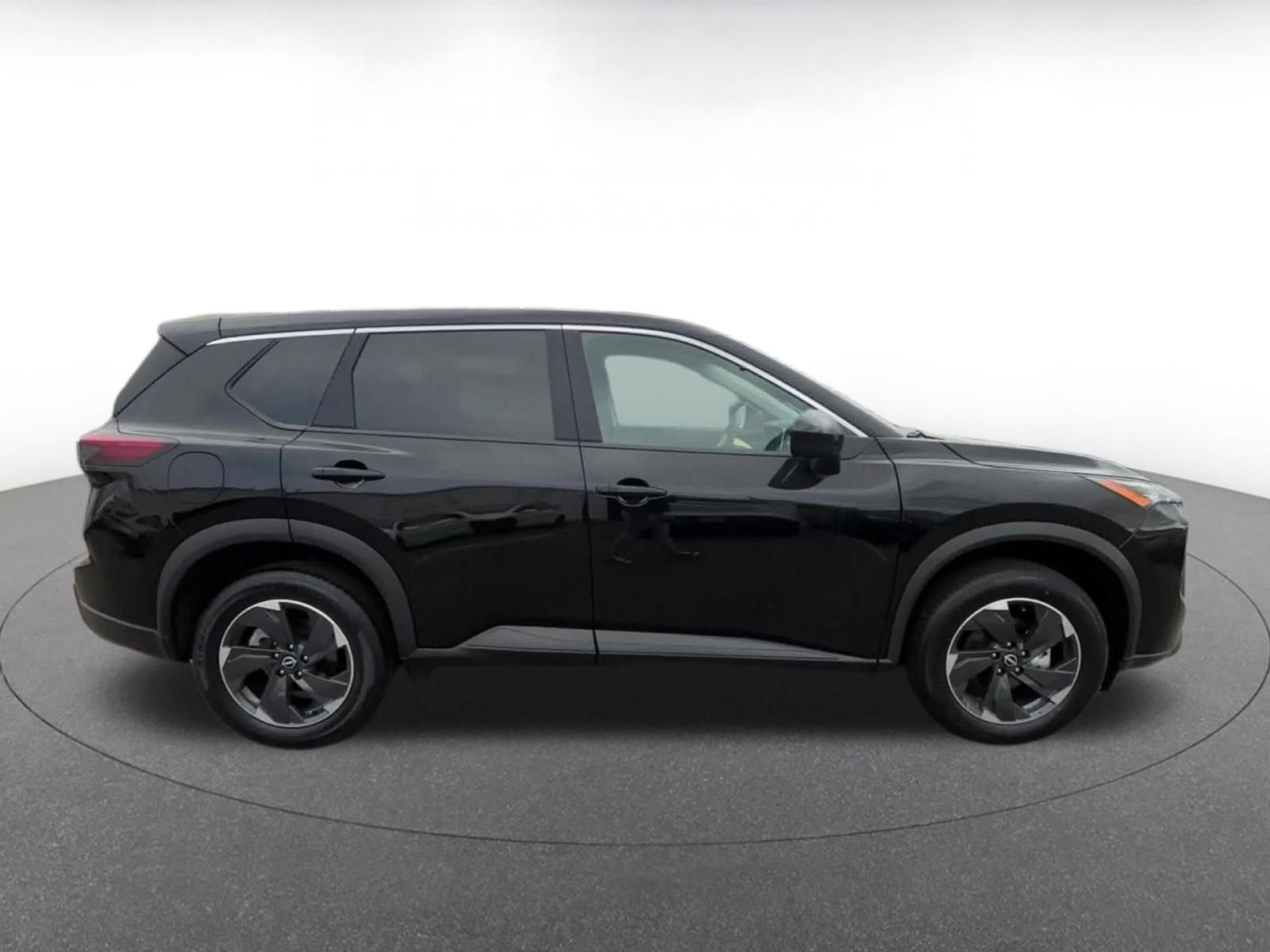 Used 2025 Nissan Rogue SV image 16