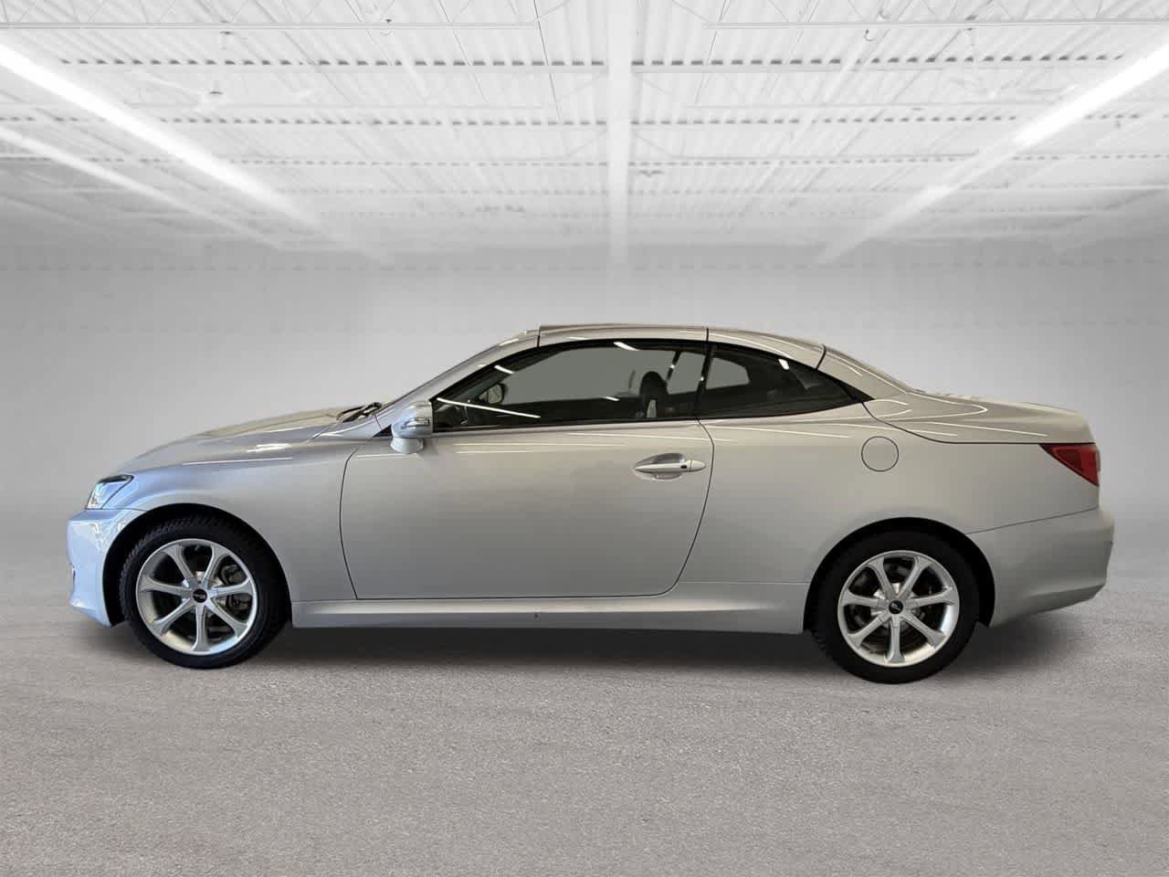 Used 2011 Lexus IS 250C w/ Luxury Pkg RWD image 2