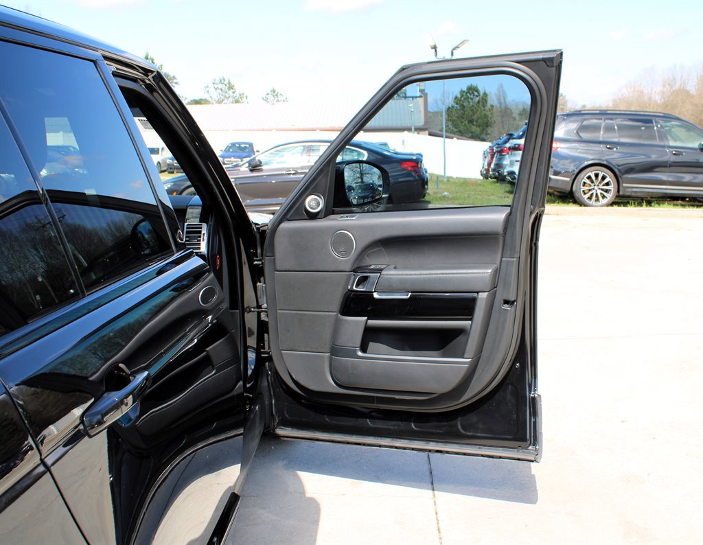 Used 2017 Land Rover Range Rover HSE image 40